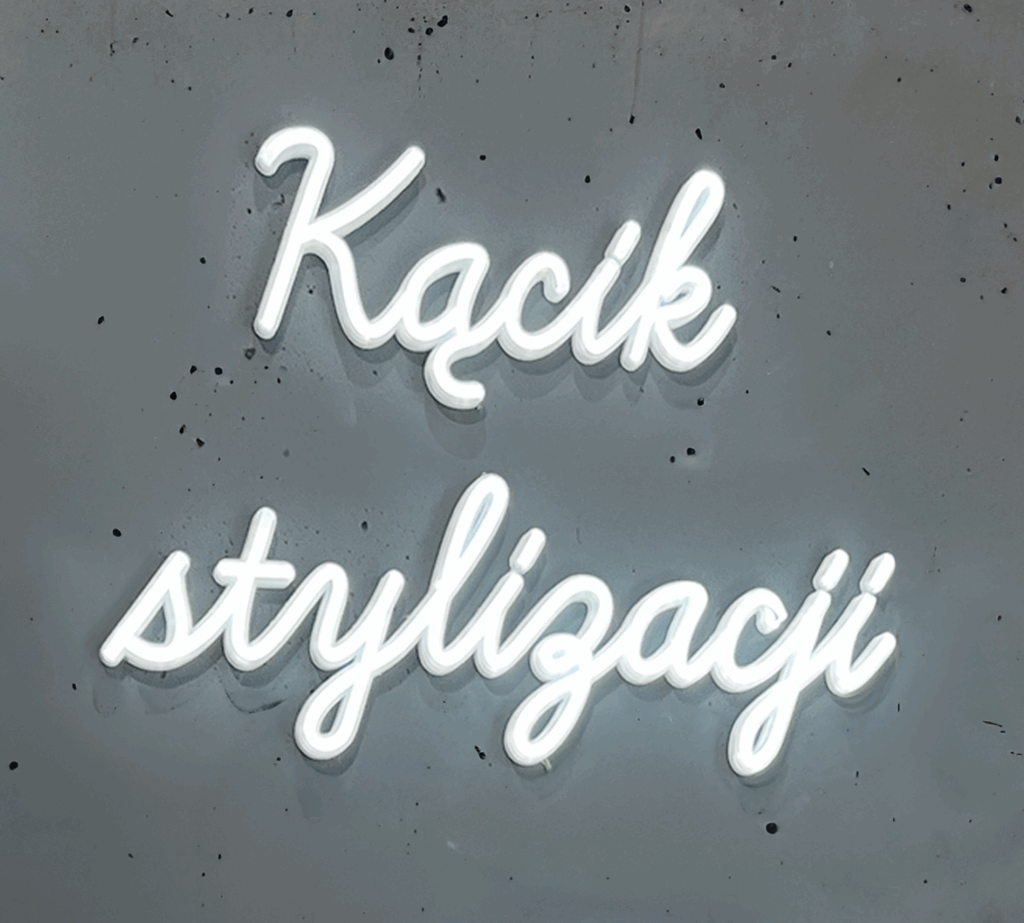 Neonowy napis Kącik stylizacji na szarej ścianie w salonie U Okulistek