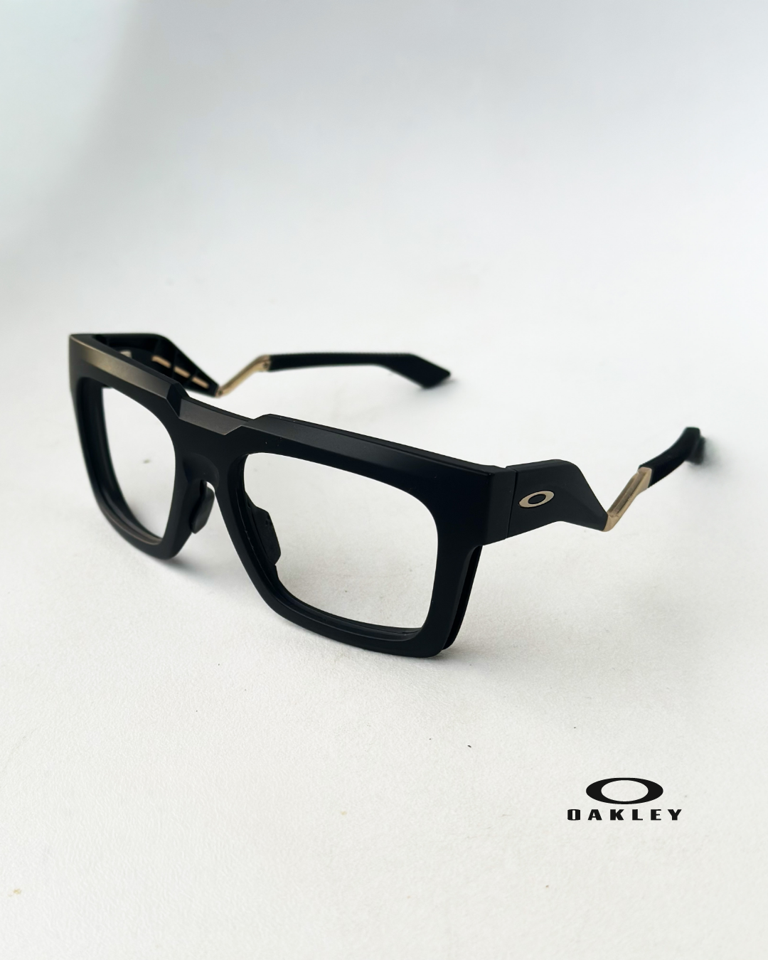 Oprawki okularowe Oakley – wyrazisty design i ergonomiczna konstrukcja dostępne w Centrum U Okulistek w Gdańsku-Wrzeszczu