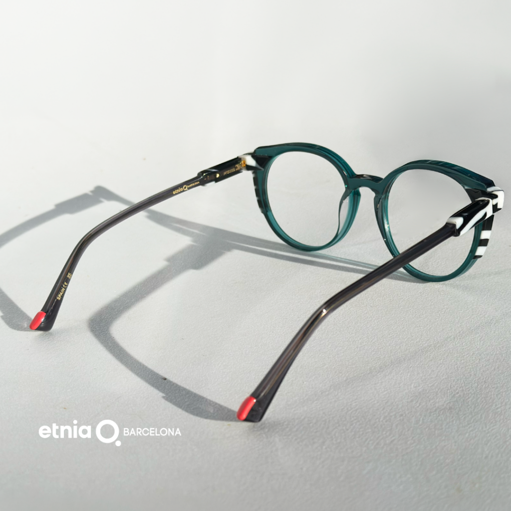 Modne okrągłe oprawki Etnia Barcelona w butelkowej zieleni – designerski model