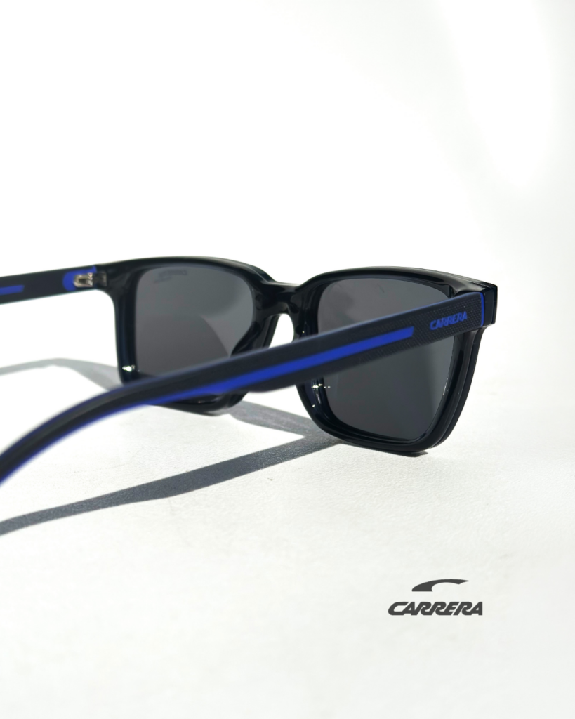 Okulary Carrera z nakładką przeciwsłoneczną – czarne oprawki z niebieskimi detalami i przyciemnianymi soczewkami