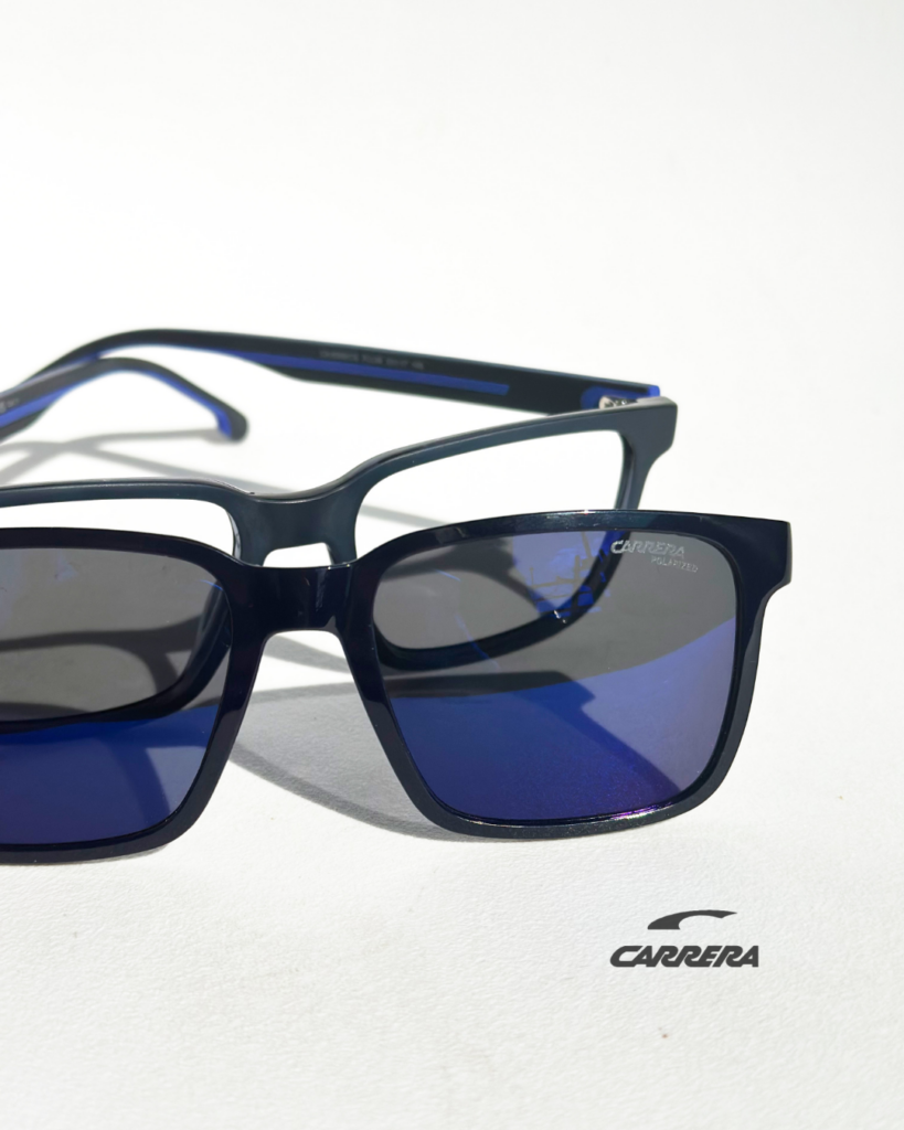 Okulary Carrera z nałożoną nakładką przeciwsłoneczną – oprawki 2w1 z niebieskimi soczewkami