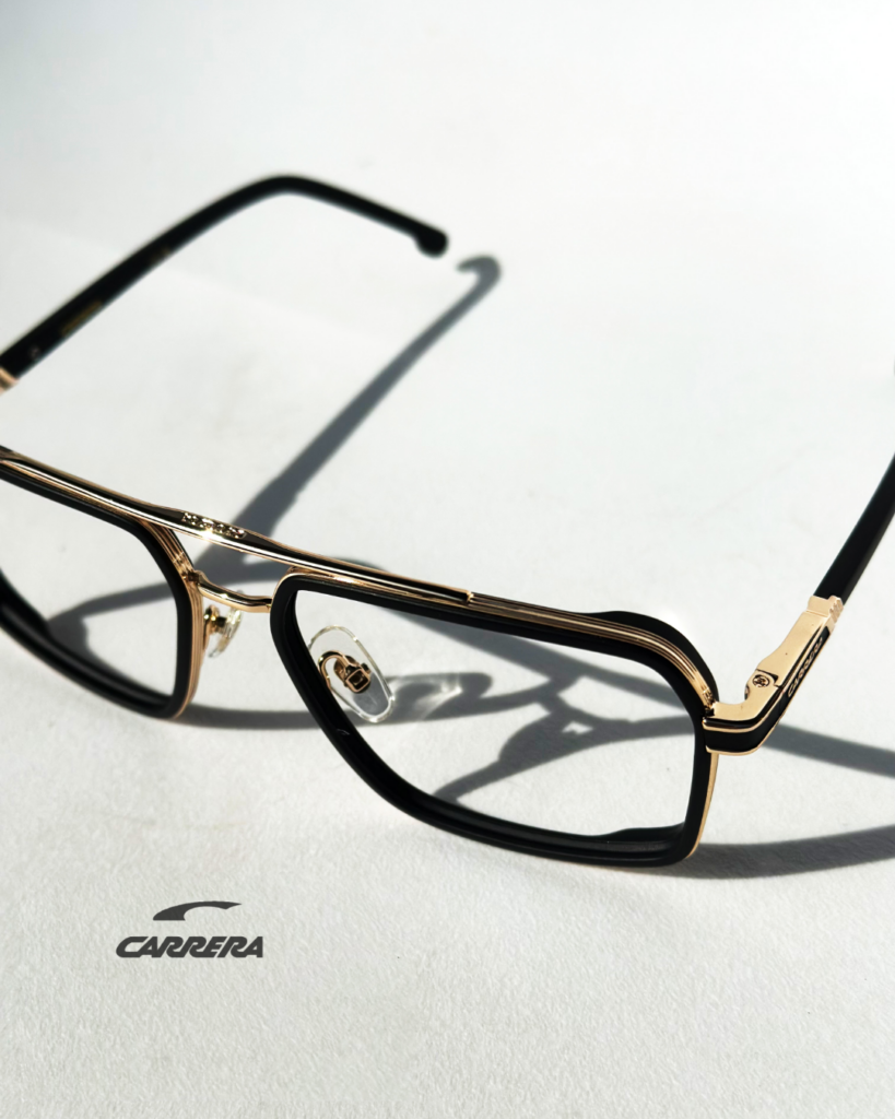 Oprawki Carrera – czarne okulary z metalowymi złotymi elementami i nowoczesnym designem