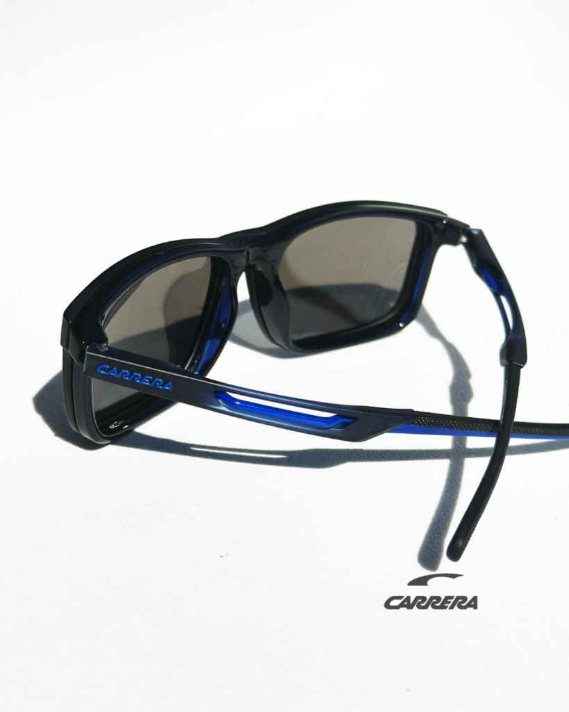 Okulary Carrera z nakładką przeciwsłoneczną – sportowe oprawki z niebieskimi detalami i filtrem UV