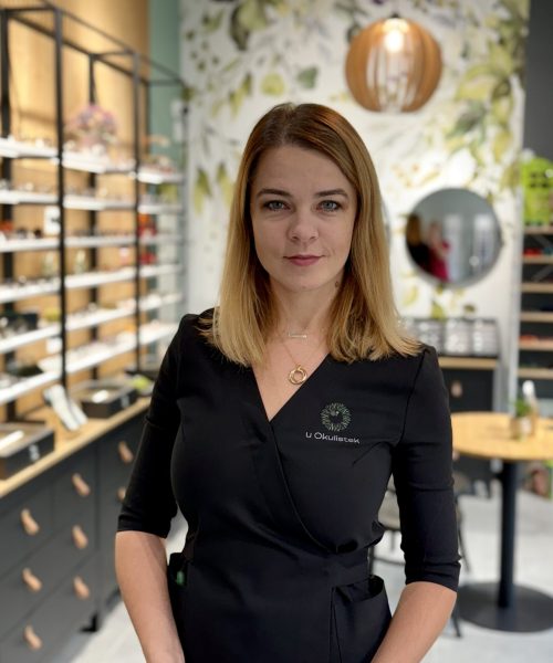 Kamila Kucharczyk – kierownik salonu optycznego w Gdańsku, specjalistka w doborze oprawek i okularów korekcyjnych